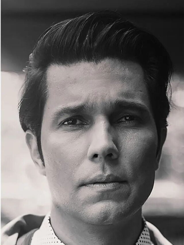 Randeep Hooda to play Veer Savarkar biopic