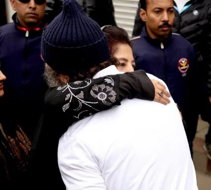 mehbooba mufti hugs rahul gandhi