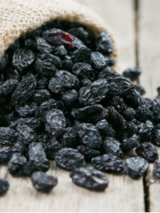 10 Power-Ups of Black Raisins