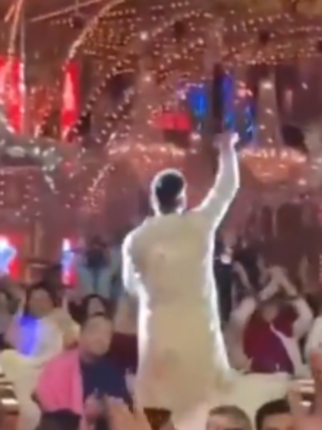 Akshay Kumar Sings ‘Gur Naal Ishq Mitha’
